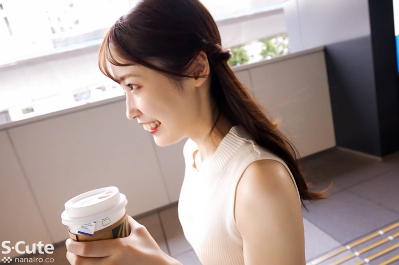 天然美月のどれがお好き？制服×OLスーツ×私服 - サンプル画像 - 16