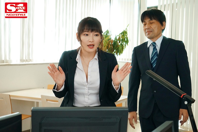 酔って目を覚ますと憧れのJカップ女上司とラブホで二人きり。そのまま朝まで全裸の二次会、三次会。 鷲尾めい - サンプル画像 - 1