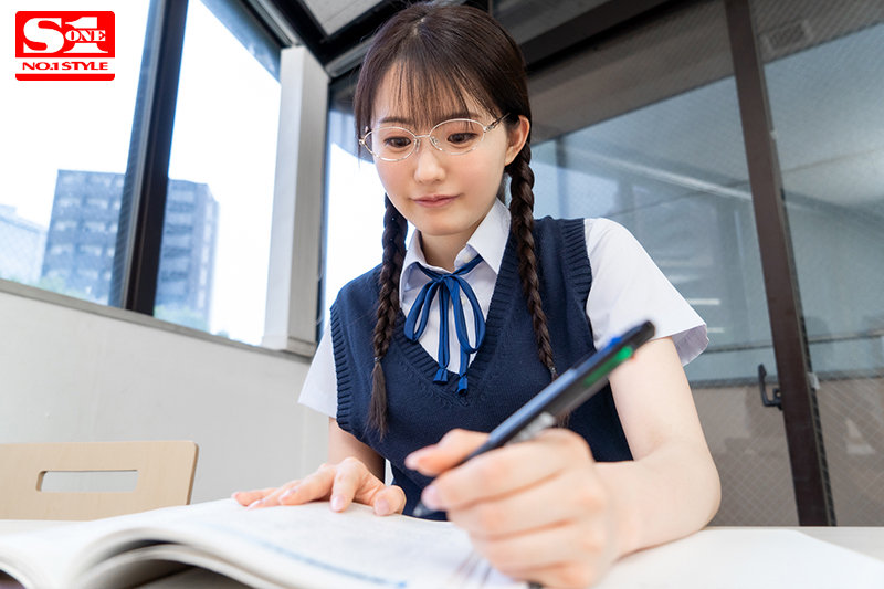 10年前は真面目でウブだった教え子に今では一晩で何発も射精されています。 乙白さやか - サンプル画像 - 1