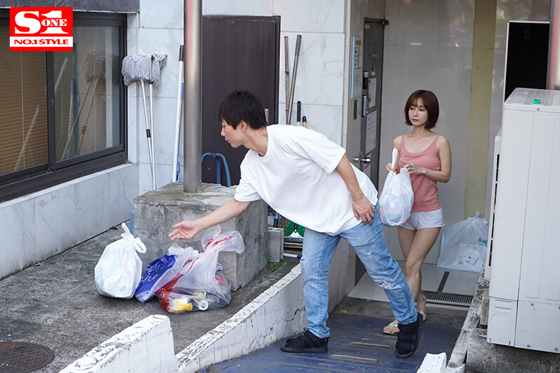 どうせ旦那も浮気してるし、一人くらい年下の男の子を食べたっていいよね？…のつもりが即沼堕ち。 小島みなみ - サンプル画像 - 1