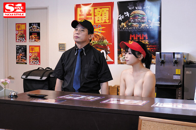 私と大好きな彼氏、そして優しい店長 3人きりの深夜勤務アルバイト 羽咲みはる - サンプル画像 - 9