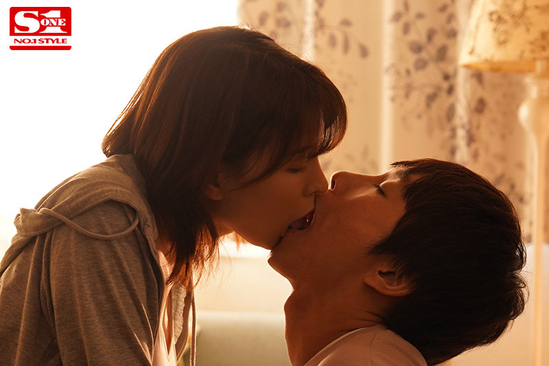 彼女の綺麗なお姉さんと二人きり… 突然のベロキス、イヤラしく舐め尽くされてセックス三昧 こんな僕って最低ですか…？ 葵つかさ - サンプル画像 - 3