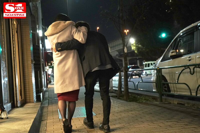 …そうして教師の人妻は同窓会で再会した元教え子と一心不乱に交わった 奥田咲 - サンプル画像 - 3