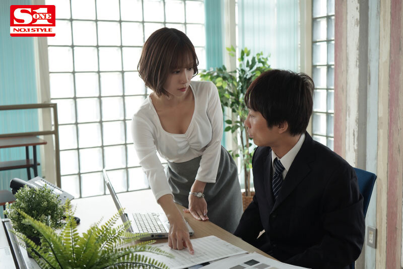 胸糞悪いほど厳しい女上司を冴えない非モテ部下の僕が想定外のデカチンで立場逆転させた出張先の夜 小島みなみ - サンプル画像 - 1