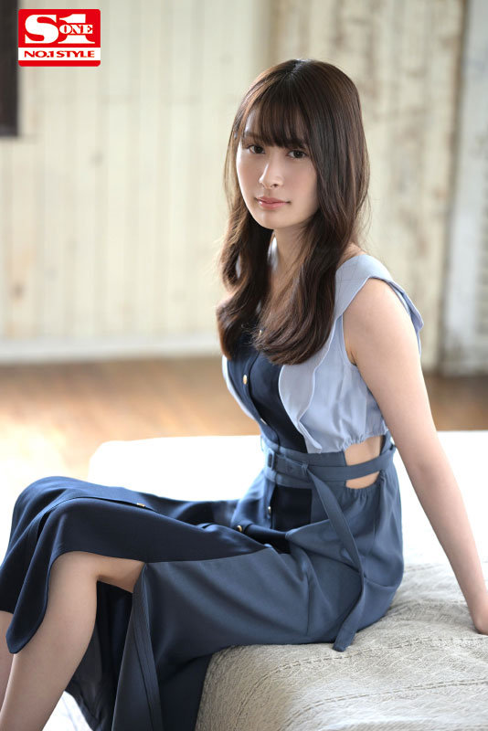 ブッチギリの美貌 伊藤聖夏 スケベな素顔を証明する人生初イキ！初体験3本番スペシャル （ブルーレイディスク） - サンプル画像 - 1