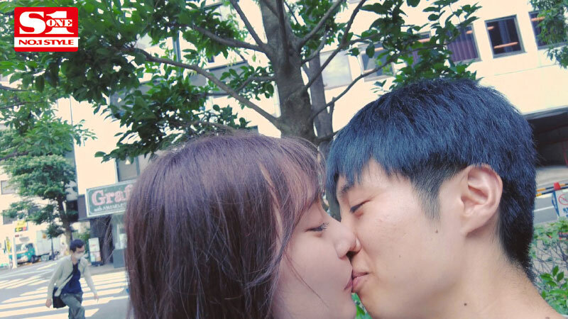 路チューで勃起したでしょ？10発射精しても、朝を迎えても、長身お姉さんにひたすら犯●れたい… 楓ふうあ - サンプル画像 - 1