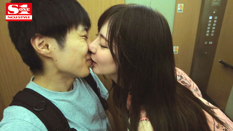 路チューで勃起したでしょ？10発射精しても、朝を迎えても、長身お姉さんにひたすら犯●れたい… 楓ふうあ - サンプル画像 - 2