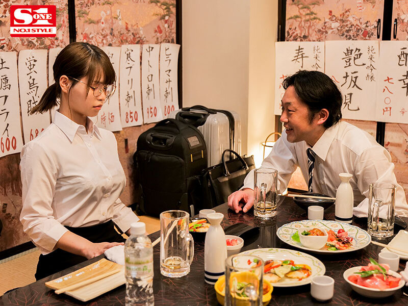 大嫌いなセクハラ部長に仕組まれた出張先相部屋…エロ垢バレたいいなり巨乳新人OLは不覚にもイキまくる。 日向かえで - サンプル画像 - 1