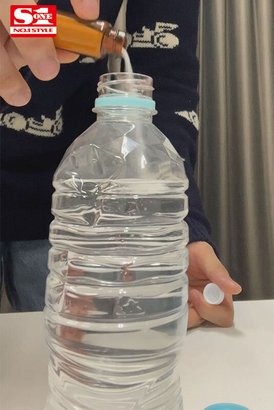 三上悠亜、媚薬で飛ぶ 毎日こっそり媚薬漬けにした7日後のガンギマリビッチ - サンプル画像 - 1