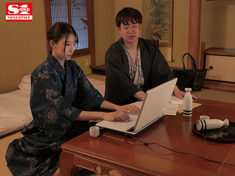 憧れの美脚上司と出張先でまさかの旅館相部屋…酔ってはだけた浴衣から覗く純白肌に下心爆発した僕は。 星宮一花 - サンプル画像 - 2