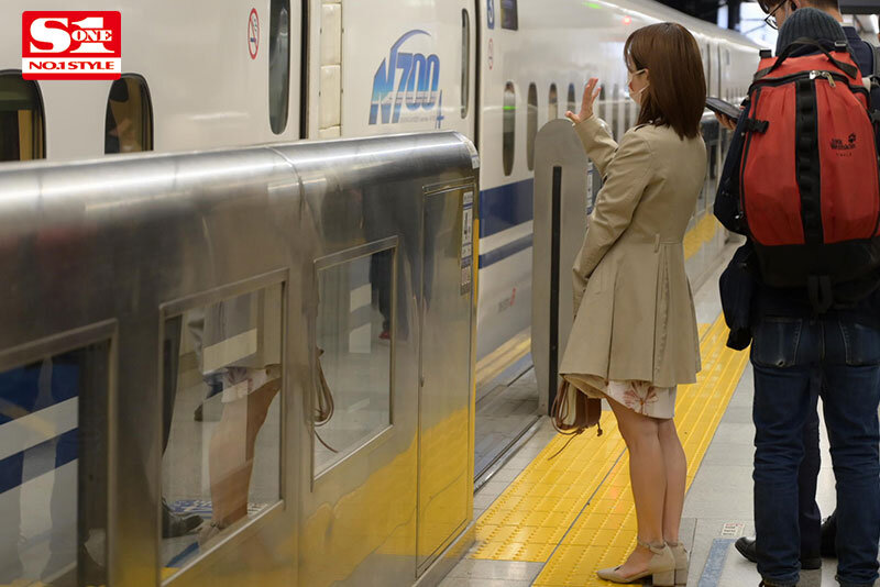 毎日セックスしないと気が済まない絶倫妻は夫を出張に見送った30分後には他人棒に跨り腰を振っていた… 小島みなみ - サンプル画像 - 7