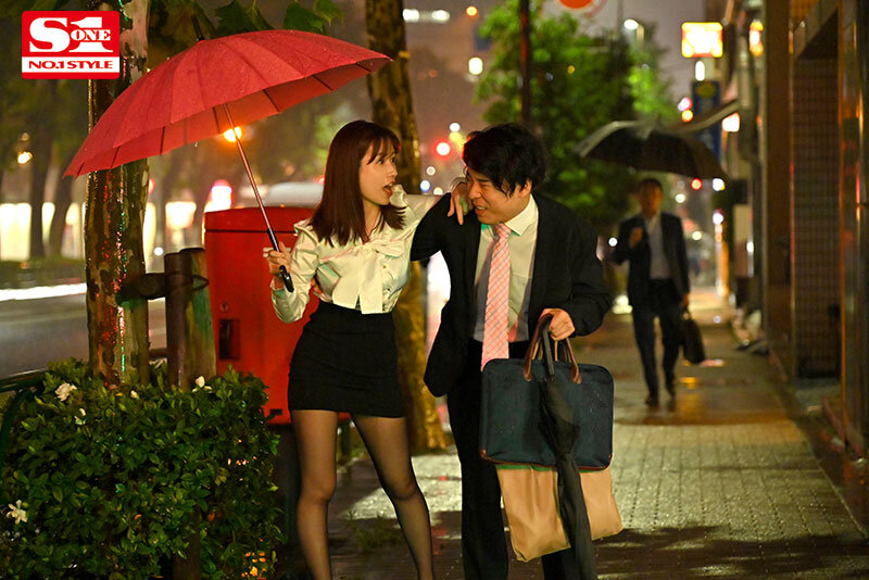 「普段は真面目なのに…」 酔うとキス魔、ハメると失禁、泥●ビショ濡れビッチになっちゃう人妻上司と体液まみれのホテル2次会 奥田咲 - サンプル画像 - 1