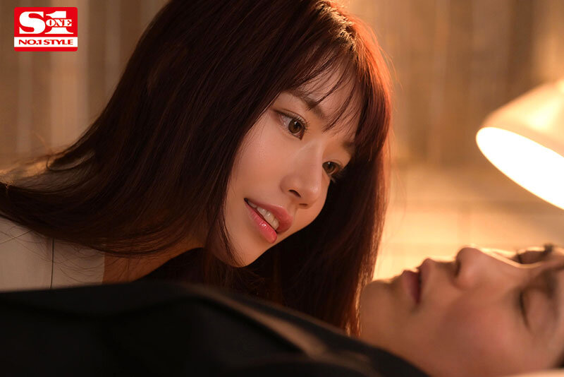 夜、ホテル、女上司と二人きり。相部屋逆NTR 河北彩花 - サンプル画像 - 3