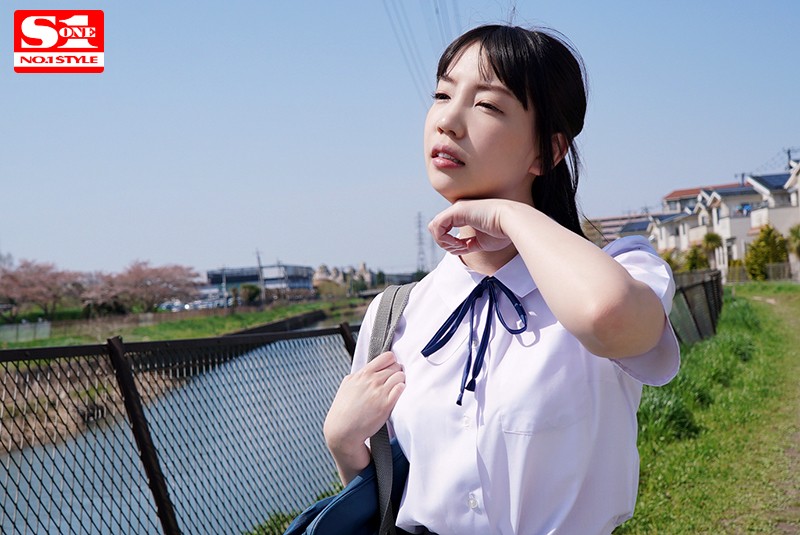 汗でぐっしょり濡れた夏服少女 透ける下着、素肌に張り付く制服を着させたままハメまくる 鈴木心春 - サンプル画像 - 1
