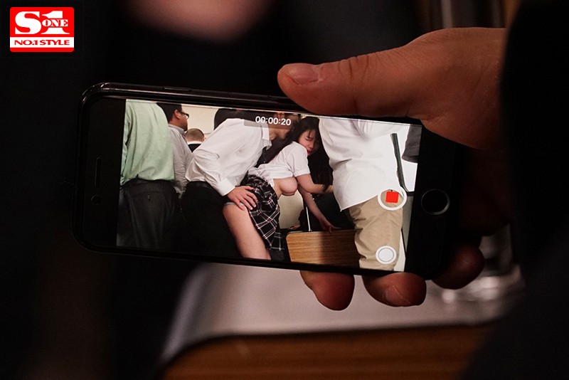 Hカップ制服少女 強・制・連・結 爆乳揉みまくり満員痴●車両 夢乃あいか - サンプル画像 - 5