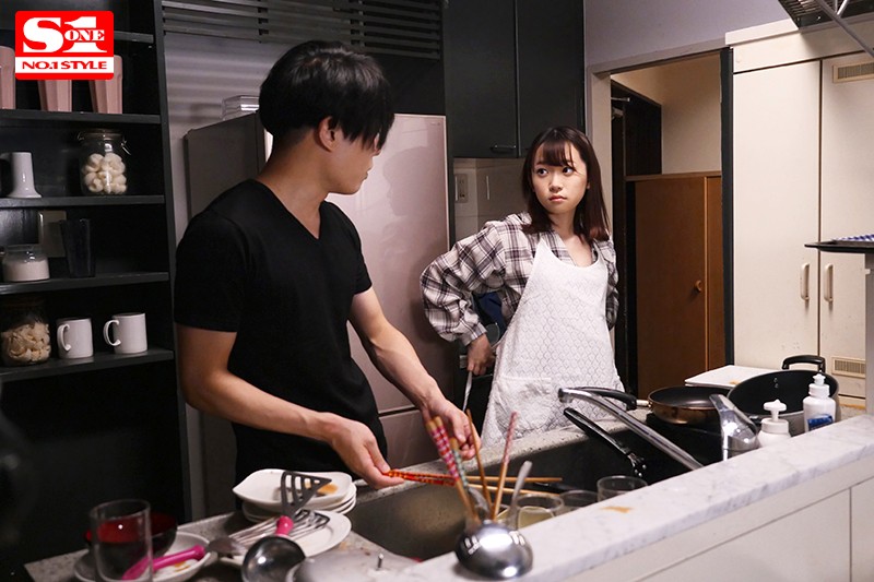 川の字で寝ていた彼女が真横で親友に夜●いされているのに寝たふりをする僕。 架乃ゆら - サンプル画像 - 1