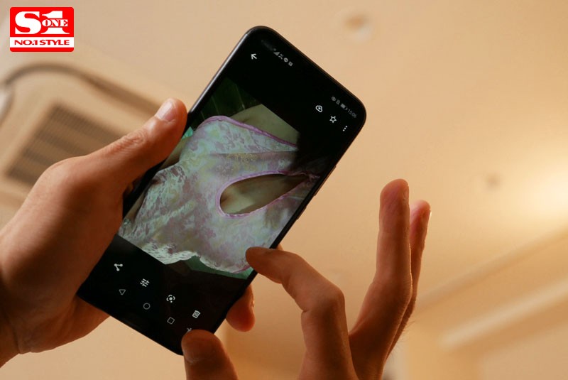 日常に膨らむ着衣おっぱいのたわわな誘惑 真白真緒 - サンプル画像 - 1