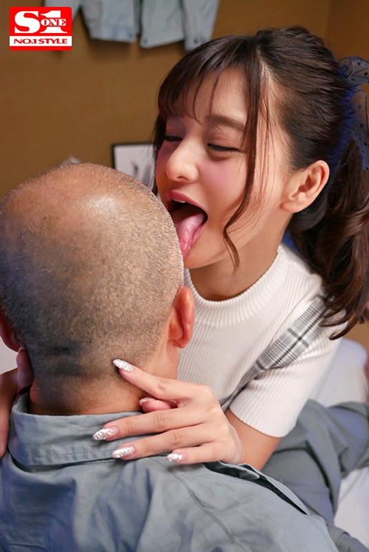中年男を誘惑する全身トロける芸能人の密着ディープキス性交 ひなたまりん - サンプル画像 - 8
