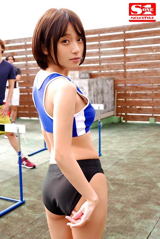 陸上マニアに狙われて…粘着ストーカーの猟奇的な盗撮映像を晒された制服少女 吉良りん - サンプル画像 - 2