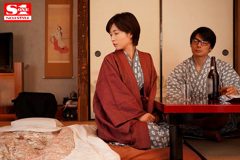 使えない大嫌いな部下と出張先の温泉旅館でまさかの相部屋に…無理矢理夜●いされ何度も何度もイカされてしまった女上司…。 奥田咲 - サンプル画像 - 2