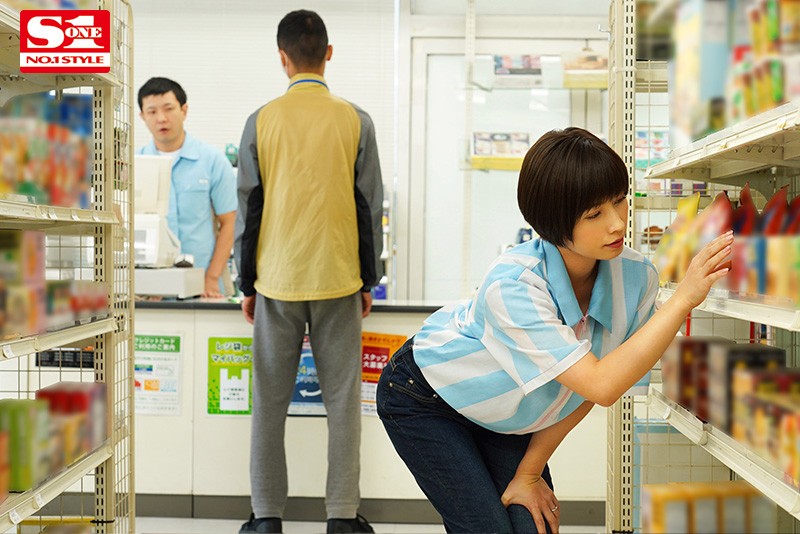 バイト先の店長の奥さんがどスケベ過ぎて僕のカラダが持ちません… 奥田咲 - サンプル画像 - 1