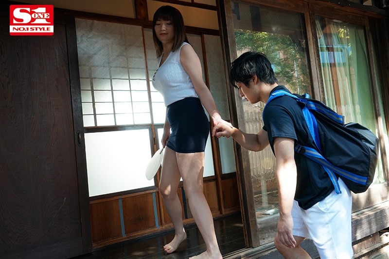 ど田舎の夏はヤルことがなくて隣の巨乳奥さんの誘惑に乗っかり毎日じっとり汗だく交尾 鷲尾めい - サンプル画像 - 2