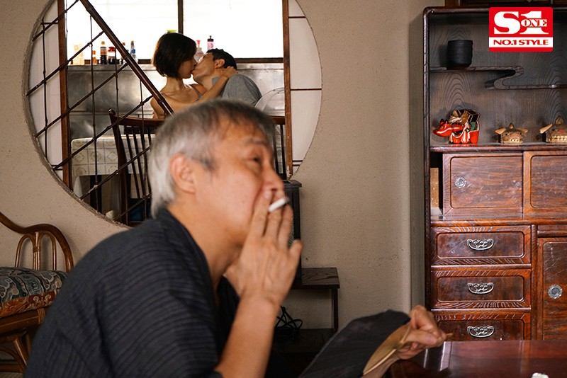 ど田舎の夏はヤルことがなくて隣の美人奥さんの誘惑に乗っかり毎日じっとり汗だく交尾 葵つかさ - サンプル画像 - 4