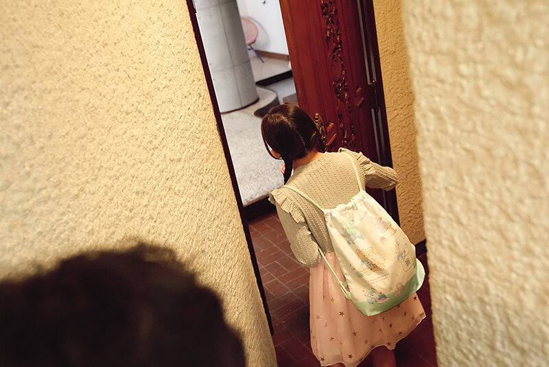 偶然声を掛けた女の子が可愛くて…尾行わいせつ・強●オナニー投稿・女子部屋侵入 三つ編み貧乳パイパン少●ゆかちゃん136cm 美好柚伽 - サンプル画像 - 3