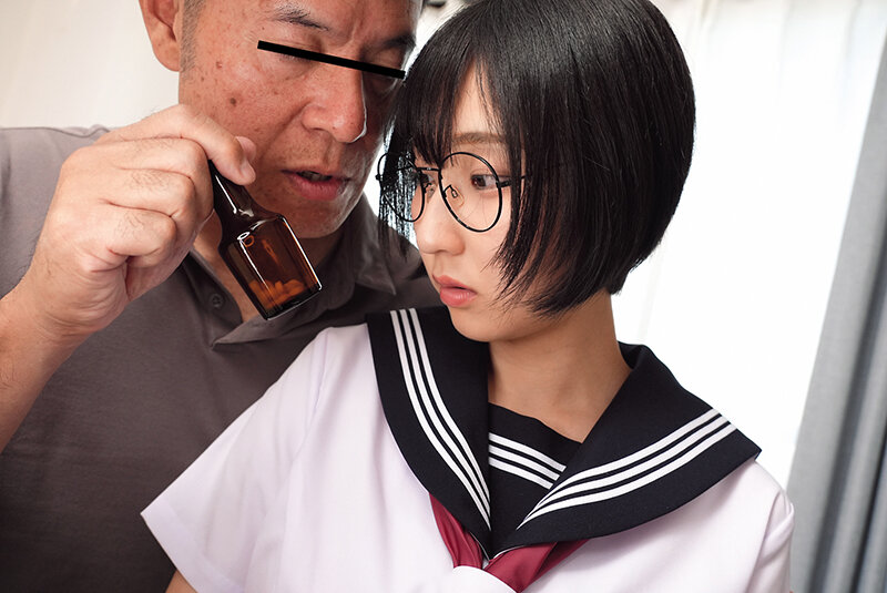 メガネを掛けた無垢な子に変態わいせつ行為をしたら…興味津々で欲しがり顔…初体験の生チ●コの感触に「本物は初めてです。」と懐き、トロけた顔で崩壊絶頂する地味カワで巨乳のパイパン●学生るか 糸井瑠花 - サンプル画像 - 13