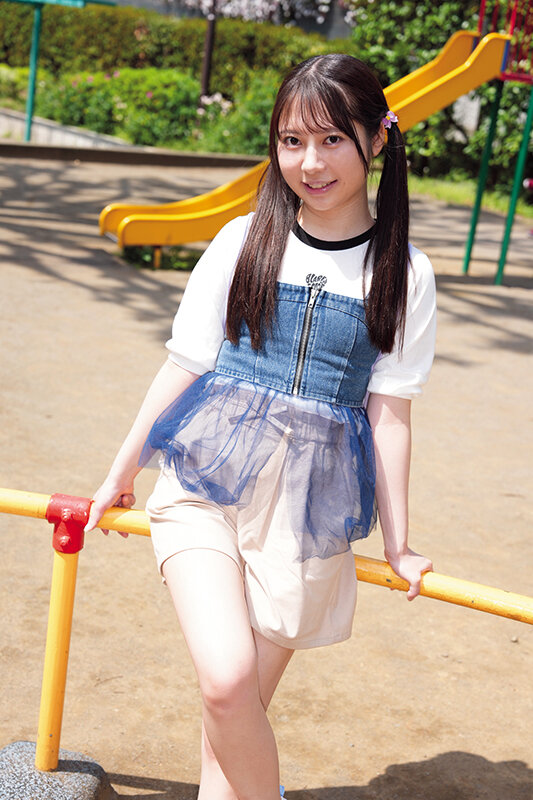 小さなカラダの女の子を連れ込みパンツを脱がせて幼膣パイパンマ●コにデカチン捻じ込み中出し放題！ - サンプル画像 - 11