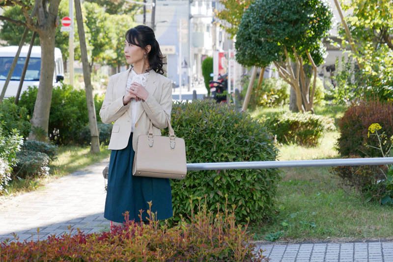 「立ちんぼ妻」 B級熟女 真優38歳 - サンプル画像 - 2
