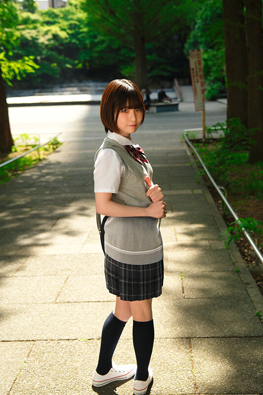 近所で見つけたパンチラ女子校生Rちゃんと失神キメセク遊び【素人投稿】 - サンプル画像 - 1