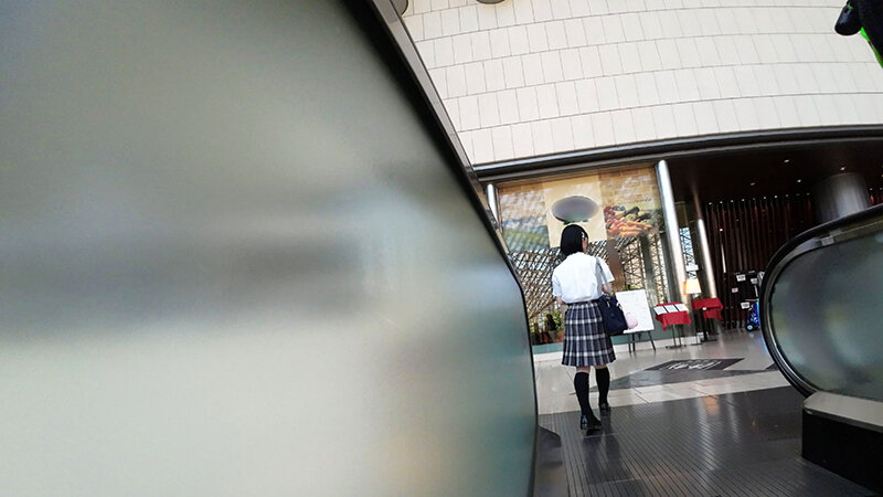 近所で見つけたパンチラ女子校生Rちゃんと失神キメセク遊び【素人投稿】 - サンプル画像 - 3