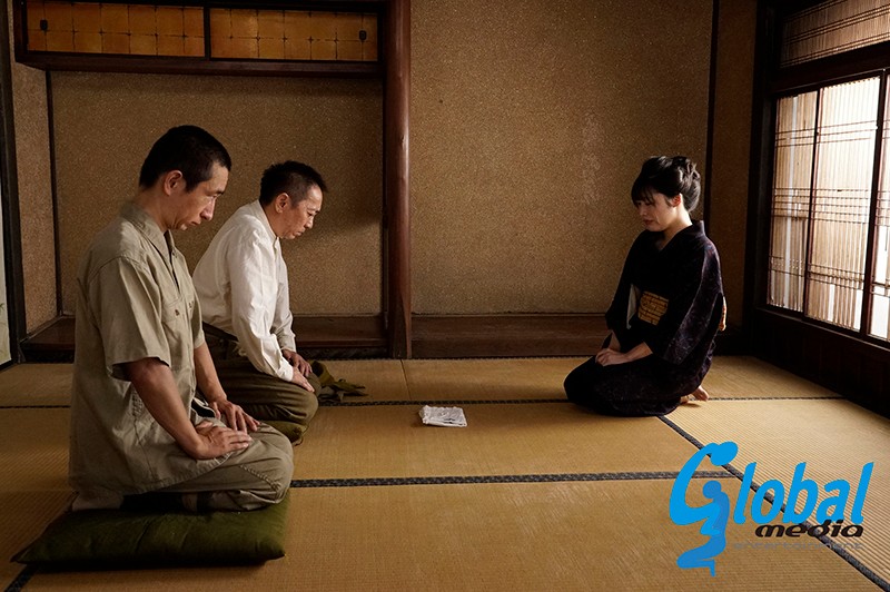 昭和 戦地で散った夫・義父の性欲処理・知らぬ男との子作り 春原未来 - サンプル画像 - 2