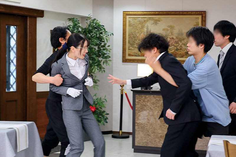 僕と愛を誓い合った真面目で仕事熱心な可愛い彼女が、ビデオ通話中に生ハメ中出しハメ撮りセックスさせられるまでの一部始終 宮西ひかる - サンプル画像 - 10