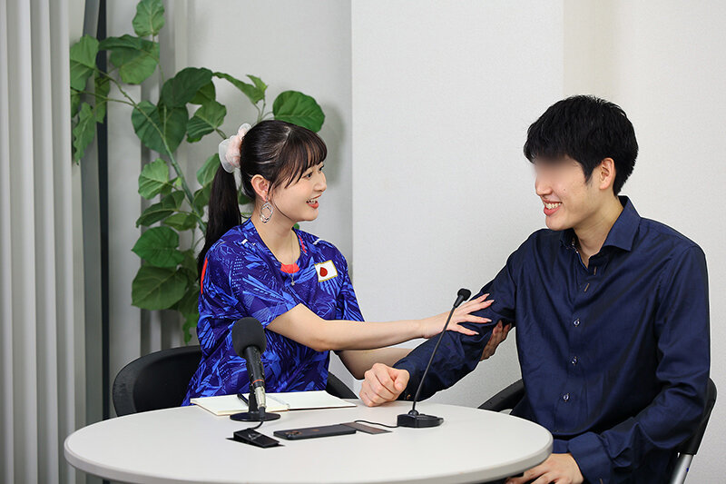 サッカー番組で大人気！同じテレビ局で働く幼馴染のキャスターが週刊誌にすっぱ抜かれた！僕が最初に好きだったのに（BSS）、実はサッカー選手やプロデューサーと誰とでも寝るただのヤリマンで、、、 静河 - サンプル画像 - 3