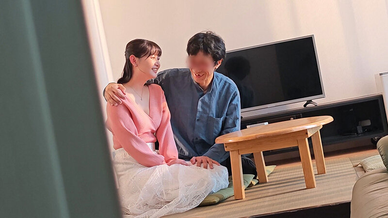 サッカー番組で大人気！同じテレビ局で働く幼馴染のキャスターが週刊誌にすっぱ抜かれた！僕が最初に好きだったのに（BSS）、実はサッカー選手やプロデューサーと誰とでも寝るただのヤリマンで、、、 静河 - サンプル画像 - 4