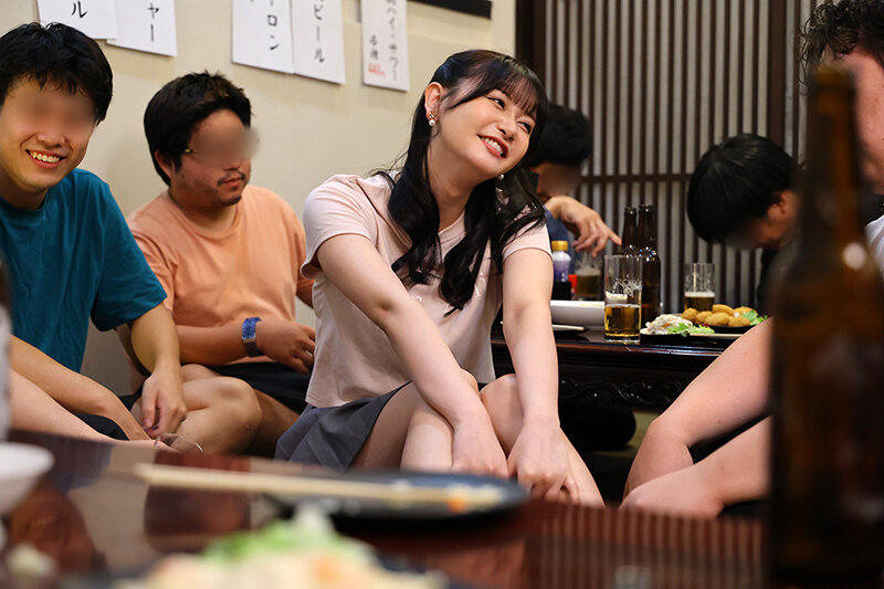 サッカー番組で大人気！同じテレビ局で働く幼馴染のキャスターが週刊誌にすっぱ抜かれた！僕が最初に好きだったのに（BSS）、実はサッカー選手やプロデューサーと誰とでも寝るただのヤリマンで、、、 静河 - サンプル画像 - 5