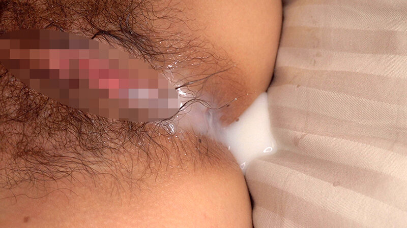 ムッツリスケベな素人娘限定！！男のフル勃起したチ●ポを10分間見せつけられ、パンティを濡らさなかったら賞金！ただし少しでも染みが付いてたら中出しSEX罰ゲーム！！ - サンプル画像 - 20