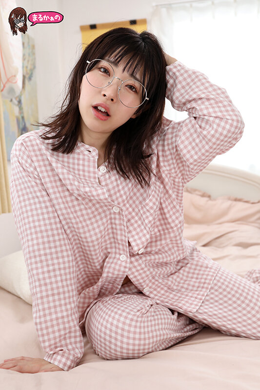 地味で内向的な性格（しかし、性欲は強い）の幼なじみ。 近眼を言い訳に、いつも距離が近すぎる。 そして今日もボクをしゃぶり尽くす。 それが彼女のヤリクチ。 - サンプル画像 - 20