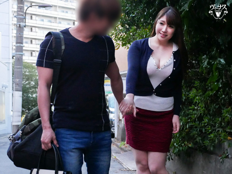 バイト先で働く美しい人妻を家に連れ込み中出しセックス 夕季ちとせ - サンプル画像 - 1