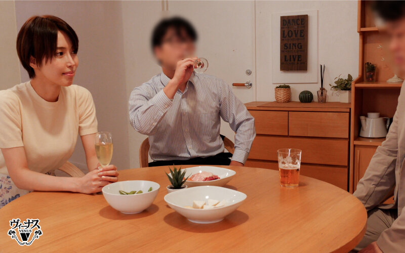 先輩の奥さんと即ハメW不倫 最高の浮気相手と時間の許す限りフルでまぐわう会ったらヤルだけ中出しセックス 君島みお - サンプル画像 - 5