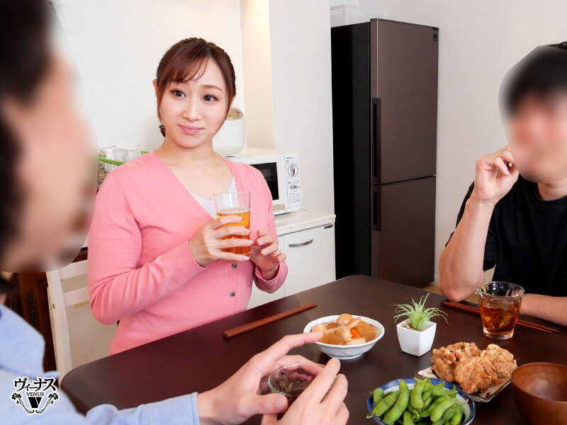 先輩の奥さんと即ハメW不倫 最高の浮気相手と時間の許す限りフルでまぐわう会ったらヤルだけ中出しセックス 川上ゆう - サンプル画像 - 7