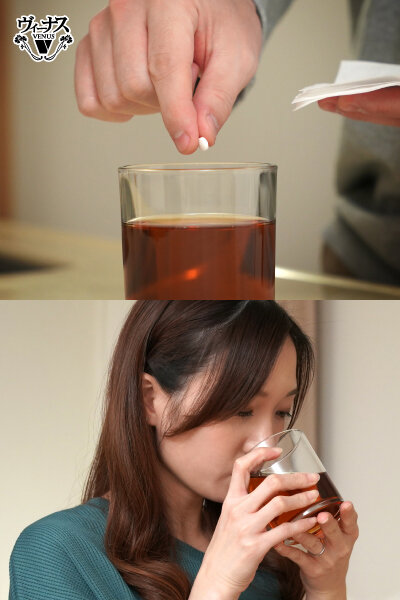 薬で眠らせた母親を人妻好きのネット仲間に売っている息子 織本せりの - サンプル画像 - 3