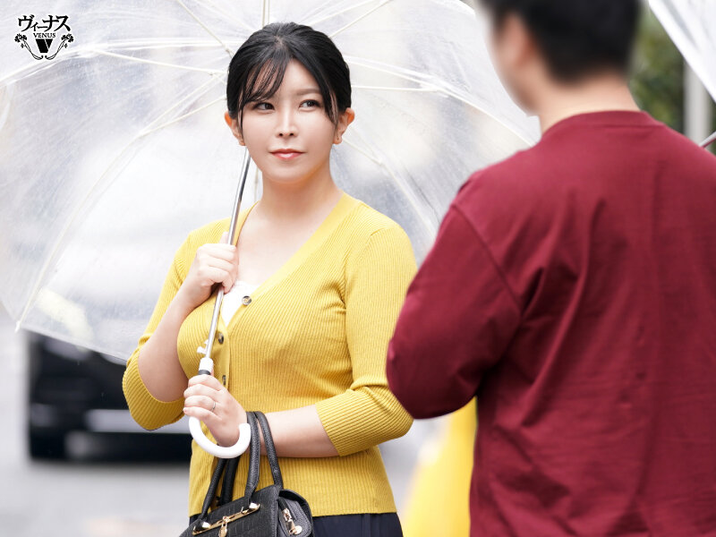 バイト先で働く美しい人妻を家に連れ込み中出しセックス 杉山杏奈 - サンプル画像 - 3