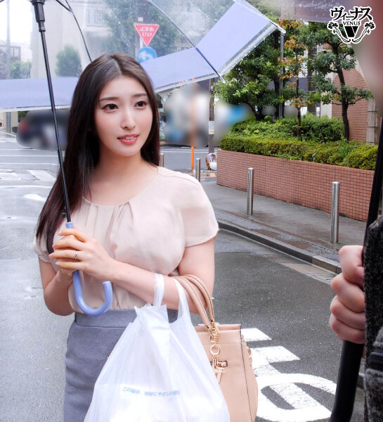 バイト先で働く美しい人妻を家に連れ込み中出しセックス 月野かすみ - サンプル画像 - 4