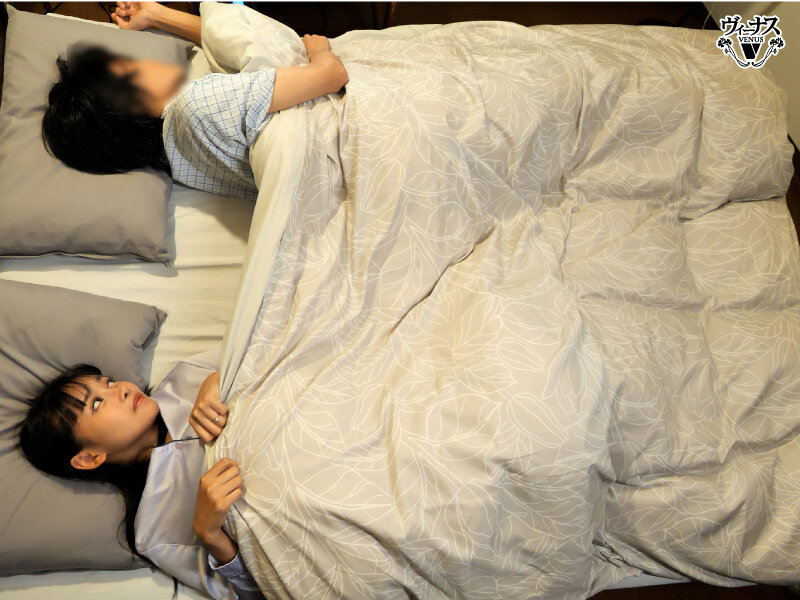 私は性的欲求が高まっていた―。以前に勤務していた学校で担任をしていた男子生徒を自宅に招き入れ淫行した人妻教師 蜂羽レム - サンプル画像 - 7