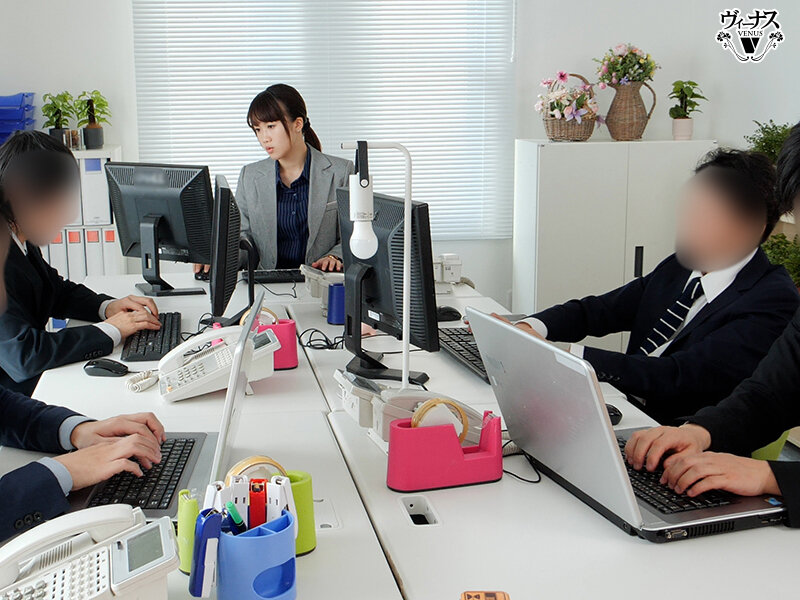 オフィスで2人きりになった瞬間にセックスする女上司と部下 内田すみれ - サンプル画像 - 1