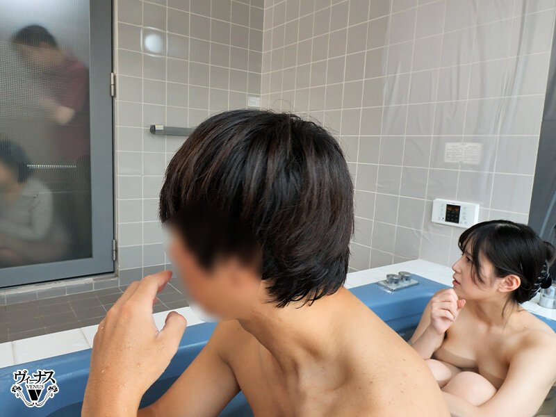 社内一キレイな先輩女子が早く結婚しろとうるさい両親を安心させるために恋人のフリを頼んだ後輩男子と実家に行ったら中出しセックスするハメに…何度もイカされて本当に好きになっちゃった 雨宮ひびき - サンプル画像 - 6