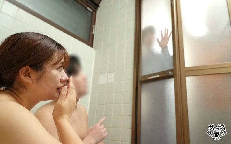 社内一キレイな先輩女子が早く結婚しろとうるさい両親を安心させるために恋人のフリを頼んだ後輩男子と実家に行ったら中出しセックスするハメに…何度もイカされて本当に好きになっちゃった 美月香織 - サンプル画像 - 6